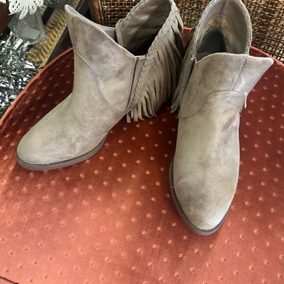 Not Rated ladies 8.5 tan Braxton fringe boots - Picture 2 of 7
